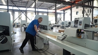 Scie à découper CNC automatique de 2000/4000/6000mm de long pour couper le bois massif de chêne