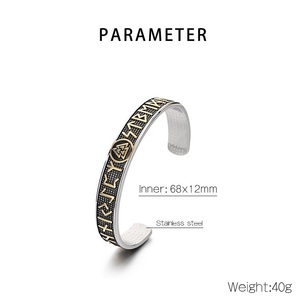 Bracelet en acier inoxydable texturé gravé de runes <span class=keywords><strong>Viking</strong></span> Triquetra C-Bracelet personnalisable Bijoux de mythologie nordique pour hommes - Product Image 4