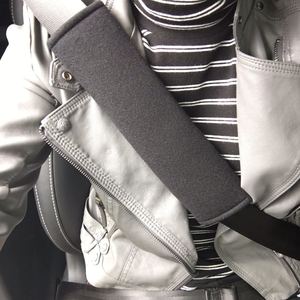 Almohadillas para cinturón de seguridad de coche, 25x6,5x2,5 cm, funda de poliéster para cinturones de seguridad para todas las estaciones con impresión de logotipo - Product Image 2