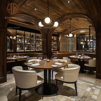 Ensemble de mobilier de salle à manger de restaurant de luxe, table ronde en bois avec chaises en cuir et pieds en métal pour café