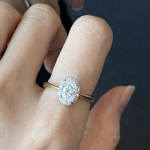 Anello Bicolore a Forma Ovale, Design Elegante per Donne - Product Image 2