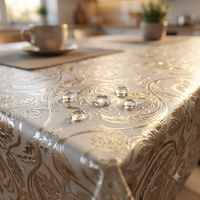 Nappe de table en PVC doré floral de luxe en gros, imperméable, en vinyle plastique, en rouleau, gaufrée, pour salle à manger