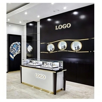 Petit magasin de bijoux de style européen simple, boutique complète, partenaire Fortune 500, design personnalisé, armoires en verre blanc, étagères murales