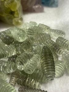 Perles de sculpture en acrylique/plastique/lucite de qualité supérieure - Lot en vrac poli ethnique pour la fabrication de bijoux - Product Image 3