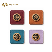 Étiquette en cuir personnalisée Jinyi OEM ODM, badge métallique avec logo, design carré cousu, fabricant de patchs en cuir pour vêtements hijab