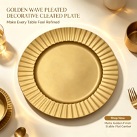Assiette de présentation en plastique PP dorée sur mesure, à bord plissé radial et motif gaufré, pour décoration de table de mariage et de fêtes