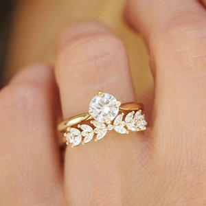 Anello di fidanzamento T0271 con diamante a forma di fiore, in oro massiccio 18 carati, taglio brillante rotondo, montatura a griffe, gioiello raffinato da donna - Product Image 2