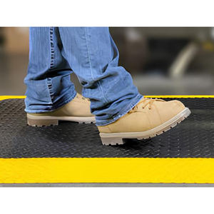 Tapis anti-fatigue Carvel TAS 90x300cm avec rembourrage en mousse PVC et bords de sécurité - Product Image 5