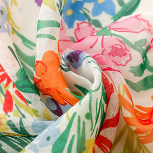 Bufanda/Chal de Poliéster Fino con Hilo Bali, Diseño Floral de Longitud Media, Colores Frescos de Primavera/Verano, con Borlas y Estampado de Plantas y Flores - Product Image 5