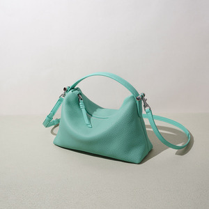 Borsa a Spalla da Donna di Lusso 2026 in Vera Pelle, Modello Hobo con Grana Lychee, Borsa a Secchiello Geometrica in Pelle Bovina con Tracolla Regolabile - Product Image 3