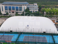 Dome gonflable à air personnalisé de haute qualité terrains de tennis en tissu PVC durable soutenu poteaux en aluminium grands dômes pneumatiques pour sports spatiaux