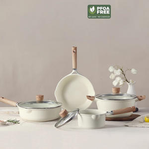 Ensemble de casseroles EcoCook antiadhésives 4 pièces couleur crème avec poignées en bois, compatibles four et cuisson à induction - Product Image 1