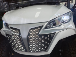 Carrito de Golf Eléctrico Modelo D con Faros LED, Estructura de Acero de Alta Resistencia, Certificado CE/GCC, Logotipo Personalizado para Resorts - Product Image 3
