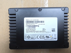 قرص تخزين صلب للمؤسسات بسعة 30.72 تيرابايت U2 NVMe PCIe Gen4 طراز MZWMO30THCLF-00AW7 سلسلة BM1743 عالي السعة - Product Image 4
