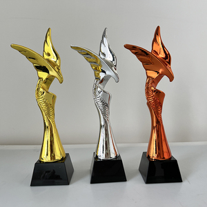 MH-NJ00909 doré argent Bronze aigle propagation ailes résine trophée personnalisé créatif aigle Souvenir cristal trophée prix - Product Image 2