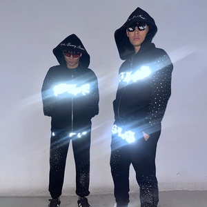 Conjunto Deportivo Personalizado con Logotipo Bordado Reflectante, Sudadera con Capucha y Pantalones Deportivos de Algodón Espacial, Conjunto Deportivo con Pedrería - Product Image 1