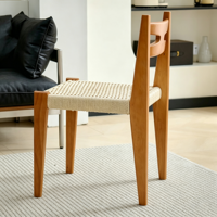 Chaise de salle à manger vintage française du milieu du siècle en bois d'hévéa, chaise avec dossier et assise en corde tressée pour la salle à manger à domicile