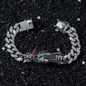 Pulsera de Cadena Cubana Chapada en Oro con Santa Muerte, Aleación con Pedrería, Religiosa, Roja de Hilo de la Pulsera, Pulsera de la Santa Muerte para Hombre - Product Image 3