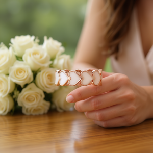 Bague F1575 Heart Eternity Band en or rose plaqué avec incrustation de coquillages, cadeau pour la Saint-Valentin pour femmes - Product Image 2