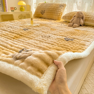 Juego <span class=keywords><strong>de</strong></span> Sábanas <span class=keywords><strong>de</strong></span> Tres Piezas <span class=keywords><strong>de</strong></span> Lujo Ligero, Forradas <span class=keywords><strong>de</strong></span> Felpa <span class=keywords><strong>de</strong></span> Pelo <span class=keywords><strong>de</strong></span> Conejo Engrosado, Antiácaros, Cálidas para Invierno, Cobertura Completa del Colchón - Product Image 1