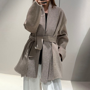 <span class=keywords><strong>Cappotto</strong></span> Avvolgente <span class=keywords><strong>Senza</strong></span> <span class=keywords><strong>Collo</strong></span> in Maglia a Coste di Alta Qualità Jancoco, <span class=keywords><strong>Cappotto</strong></span> in Lana e Cashmere su Misura per Donna con Cintura - Product Image 3