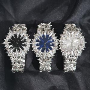 Reloj Personalizado de Acero Inoxidable con Movimiento de Cuarzo de 38 mm, Diseño Único con Forma de Garra de Alabastro, Pantalla Digital Decorativa con Púas para Hombre - Product Image 4