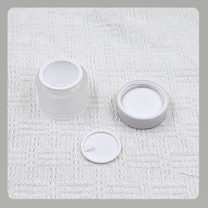 Pot à crème givré Ingxi 30 ml avec bouchon pulvérisateur à pression pour lotion, emballage sous vide, matériau PETPP blanc - Product Image 1