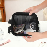Sacs à main en crochet portables avec logo personnalisé, sacs à main colorés rayés pour femmes, pochettes à main tricotées pour femmes, sacs cosmétiques pour soins de la peau