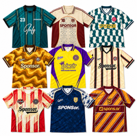 Maillot de football vintage au design original, uniforme personnalisé en polyester respirant, style rétro pour un look décontracté urbain