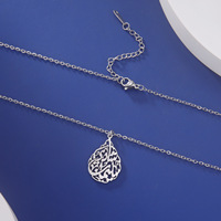 Collier personnalisé en calligraphie arabe en forme de larme