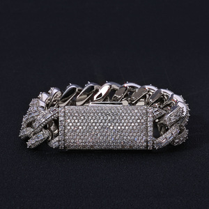 สร้อยข้อมือฮิปฮอปทรงสี่เหลี่ยมประดับเพชรซิร์คอนขนาด 18 มม. สไตล์คิวบา แฟชั่นอเนกประสงค์ เครื่องประดับผู้ชาย แทนจิง - Product Image 1
