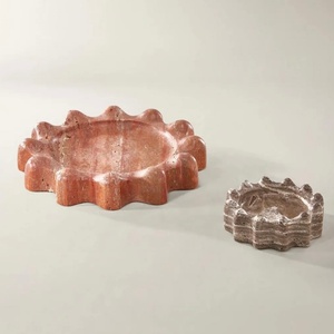 Porte-objets artisanal en pierre de travertin rouge Flora - Product Image 5