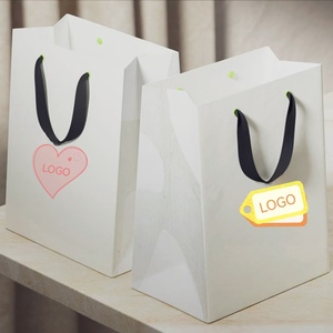 Sacs en papier de cadeau à provisions de carton de luxe personnalisés de couleur privée personnalisée avec l'impression de logo de poignée pour la boutique - Product Image 1