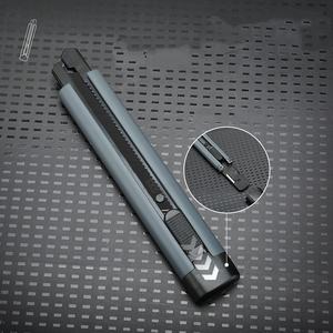 कार्यालय कला शिल्प घर उपयोग के लिए कार्डबोर्ड के लिए 18 मिमी चौड़ा ब्लेड रिट्रेटेबल उपयोगिता चाकू डिय ग्रेड बॉक्स कटर घर उपयोग के लिए-ओम अनुकूलन - Product Image 6