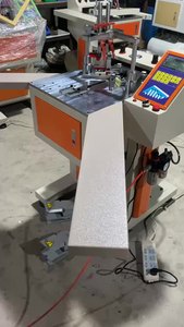 Machine à clouer automatique CNC Yunqingtech pour cadres photo, machine à assembler les cadres, cloueuse en V - Product Image 2