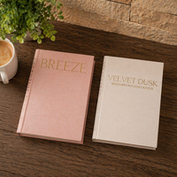 Lot de 2 faux livres en lin avec couverture dorée et rangement dissimulé pour chambre à coucher, étagère, échantillon de pièce, accessoire de photographie