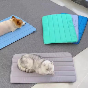 <span class=keywords><strong>Tapis</strong></span> rafraîchissant pour animaux de compagnie AMZ, très vendu, pour chiens et chats de petite, moyenne et grande taille, avec tissu imperméable et base antidérapante - Product Image 1