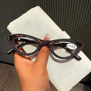 Occhiali da Lettura Retrò con Montatura a Occhio di Gatto, Eleganti Occhiali da Lettura con Strass e Aste Flessibili per Anziani - Product Image 1