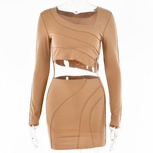 Ensemble deux pièces blanc pour femme, haut court à manches longues et jupe taille haute, en tissu à mémoire de forme, style décontracté, design asymétrique - Product Image 5