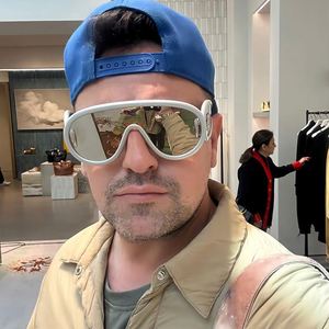 Gafas de Sol Deportivas de Moda para Hombre y Mujer con Logotipo Personalizado, Gafas de Sol Steampunk de Una Pieza con Protección UV400, Forma de Escudo, Extra Grandes, Estilo Y2K - Product Image 3