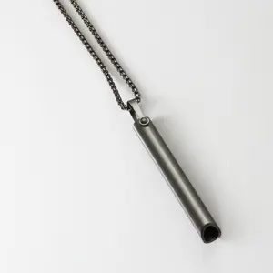 Série de colliers à tubes creux élégants et infinis type de sifflet de cornemuse de niche discrète pour améliorer le collier pendentif de type de goût