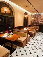 Set di Sedie e Tavoli da Pranzo in Legno per Ristoranti, Caffetterie e Locali Commerciali, Produzione OEM ODM all'Ingrosso