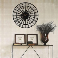 Reloj de Pared Metálico de 24 Pulgadas con Diseño de Rayos de Sol, Números Romanos, Hierro Hueco, Estilo Vintage para Decoración de Pared