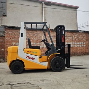 TCM FD30 Mini Small Used Forklift Japan Used TCM Forklift Diesel 3 Ton Forklift for <b>Material</b> <b>Handling</b> - Product Image 3
