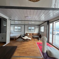 Casa Contenedor Expandible con Puertas y Ventanas de Aluminio de Puente Roto, Diseño Personalizable y Apariencia Negra