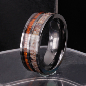 CHENG JEWELERS VENTA AL POR MAYOR Anillo de Bodas de cerámica negra de 8mm con asta de ciervo e incrustaciones de madera - Product Image 2