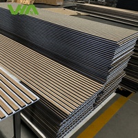 Panneaux acoustiques à lattes en placage de bois modernes, directement de l'usine, installation facile pour salles de conférence, salons, chambres et usage extérieur