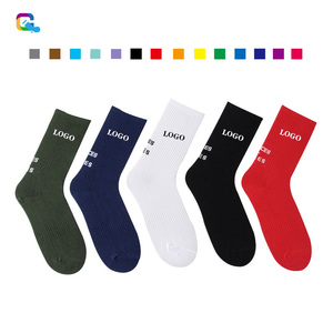 OEM Qichuan Logo personnalisé Mid Cap Chaussettes de <span class=keywords><strong>sport</strong></span> Chaussettes Jacquard Design Plus avec caractéristique antibactérienne pour les sports de rue d'automne - Product Image 1