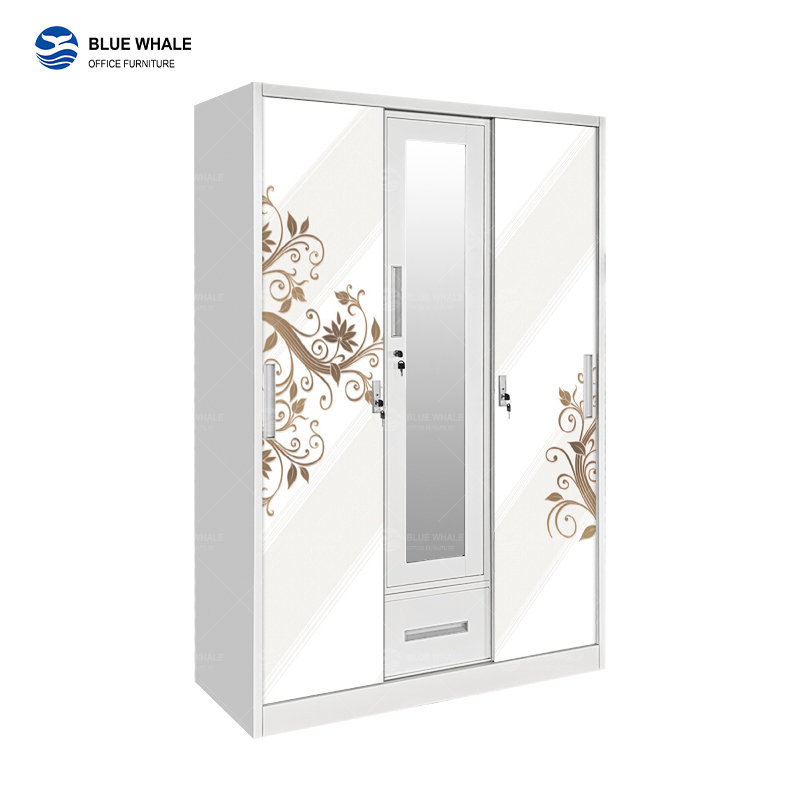 Three-door wardrobe with mirror