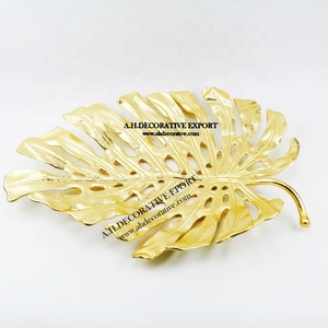 Vaisselle de luxe en gros - Plateau moderne en aluminium argenté avec motif de feuille d'érable, forme de feuille élégante pour les mariages et les occasions - Product Image 3